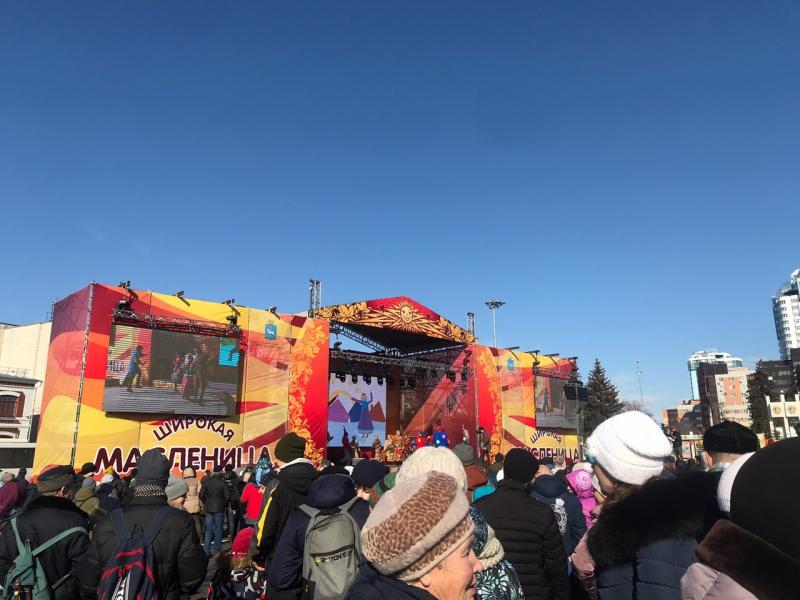 С блинами да песнями: в Самаре прошли масленичные гуляния