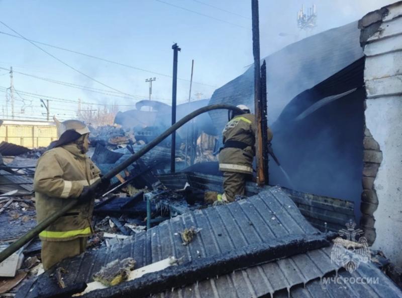 При пожаре на рынке в Самарской области погиб мужчина
