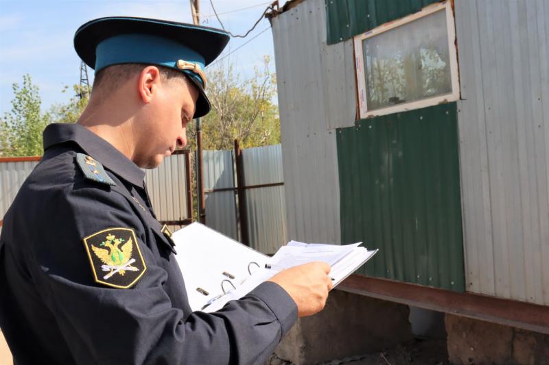 Житель Тольятти незаконно превратил чужую территорию в автостоянку