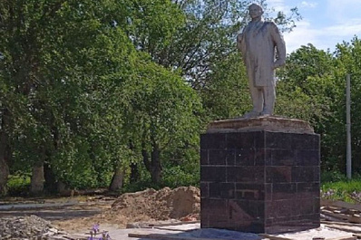 В Шигонском районе идет благоустройство главной площади в поселке Пионерском