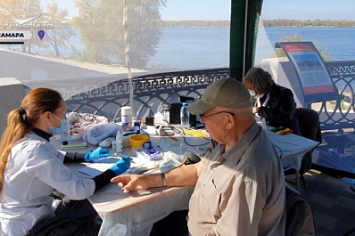 Более сотни самарцев проверили свое здоровье в мобильном комплексе на набережной 