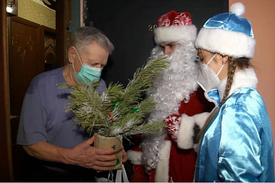 Волонтеры Самарской области поздравили с наступающим Новым годом ветеранов ВОВ