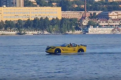 В Самаре обнаружили спортивный автомобиль, разъезжающий по Волге