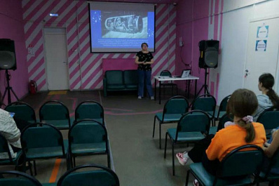В Самарской областной библиотеке для молодежи прошла лекция о роли космоса в искусстве