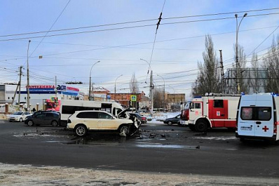 Девушка на "Порше" протаранила пассажирский автобус в Тольятти