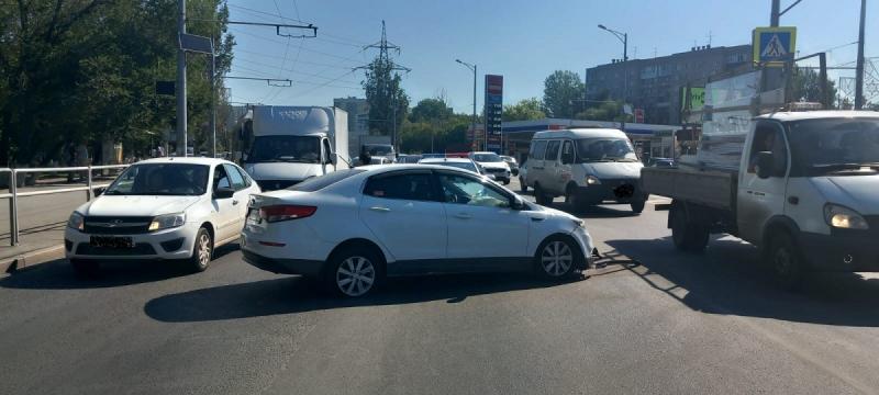 Ночью в Самаре на Советской Армии произошло массовое ДТП