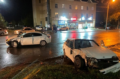 В Самаре водитель Kia Rio отправил в больницу пассажирку вазовской "четырнадцатой"