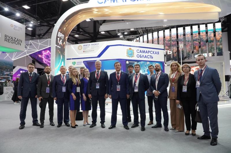 Губернатор Дмитрий Азаров возглавил делегацию Самарской области на ПМЭФ-2021