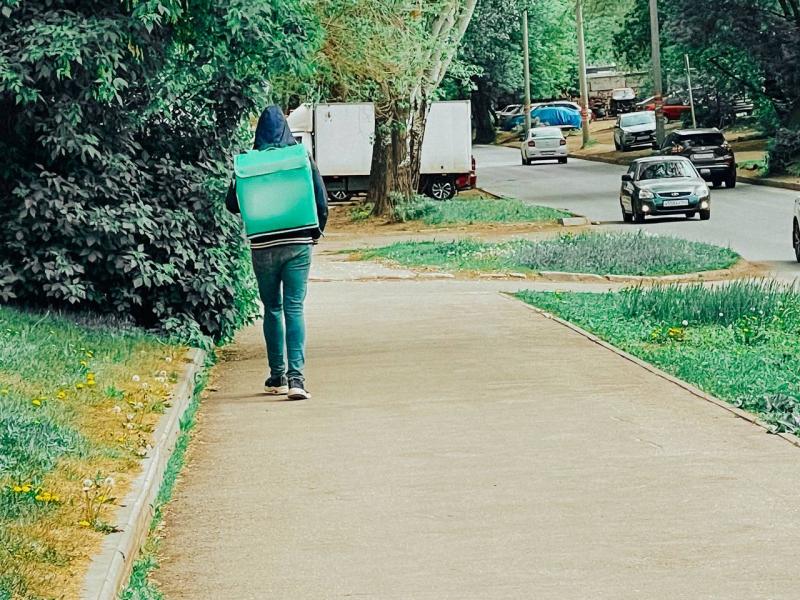 В России людям с судимостью хотят запретить работать курьерами