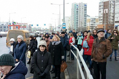 Из-за коммунальной аварии на Ново-Садовой жители Самары не могут добраться до работы