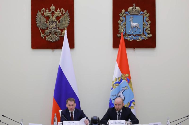 100 новых мусоровозов, 700 млн рублей на контейнерные площадки, оптимизация логистики: в Самарской области усиливают работу регоператора по обращению с ТКО 