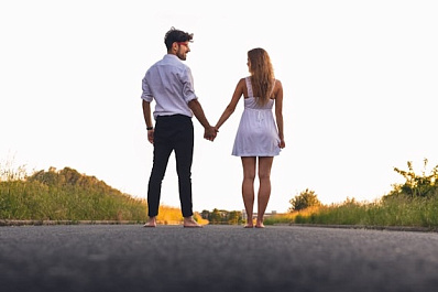 Звезды сериала и психолог обсудили, должны ли женщины подстраиваться под мужчин