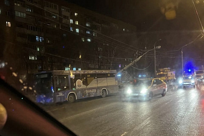 Автобус с 30 пассажирами снес столб на ул. Стара-Загора в Самаре