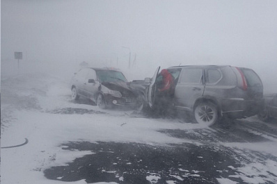 Видимость была почти на нуле: X-Trail врезался в "Гранту" на трассе в Самарской области