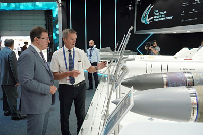 Губернатор Самарской области и глава корпорации "Тактическое ракетное вооружение" обсудили развитие завода "Салют" в Самаре