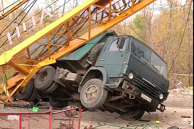 Машинист рухнувшего на стройке крана скончался в Самаре