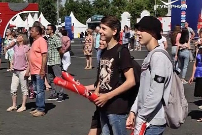 За кого болели россияне на площади Куйбышева в день матча Дания - Австралия