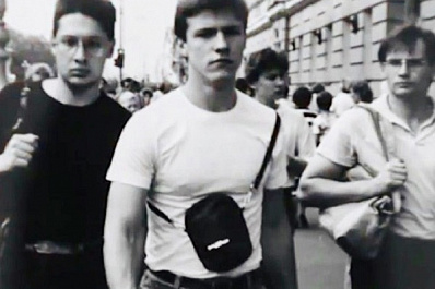 Губернатор Дмитрий Азаров показал фотографию своей студенческой жизни