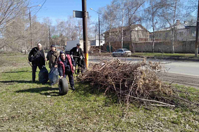 В Тольятти коммунальные службы и жители вышли на субботник 16 апреля