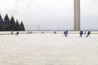 Жители Самары оценили новый каток на площади Славы
