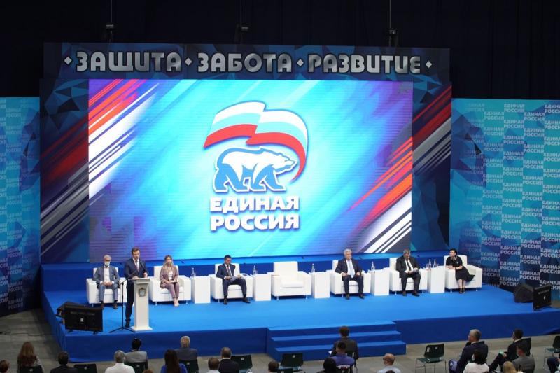 Дмитрий Азаров призвал жителей выбрать города губернии, достойные звания трудовой доблести