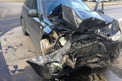 В Самаре автомобиль после ДТП отбросило на пешеходов, пострадали 4 человека