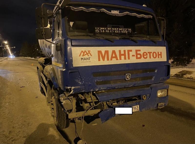 37-летний тольяттинец на "Мазде" протаранил грузовик