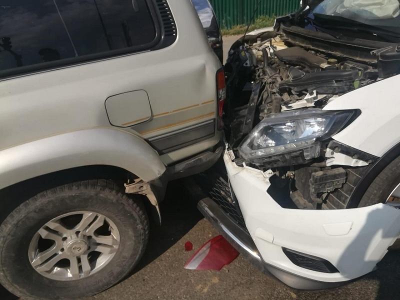 В Самаре 79-летний водитель Nissan X-Trail врезался в три автомобиля