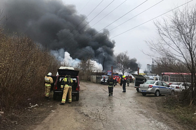 500 кв. м: в Тольятти на Индустриальной горят поддоны