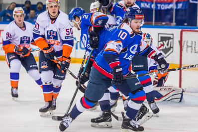 Хоккеисты тольяттинской "Лады" обыграли "СКА-Неву" 