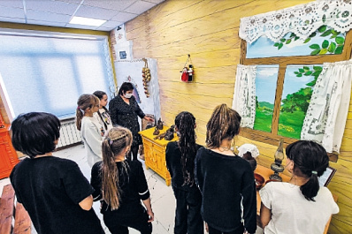 Сенсорный стол и лапти: в ДК "Современник" села Хрящевка появилось новое музейное пространство