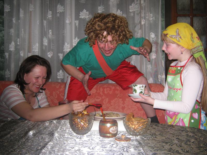 Семейные ценности Репиных: многодетный отец приобщает своих детей к культуре и добру