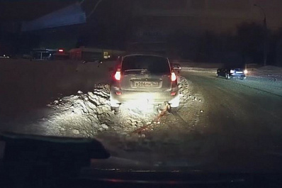 В Тольятти сотрудники ДПС помогли автомобилисту выбраться из сугроба