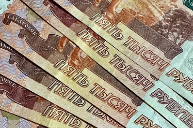 Аналитик Санина объяснила, что работодатель сам определяет порядок выплаты матпомощи сотрудникам