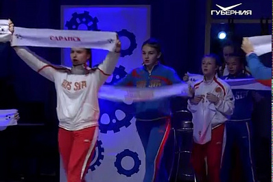 На отчетный концерт фестиваля «Рожденные в сердце России» коллективы из Сызрани привезли звонницу