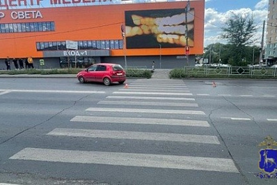 В Самаре около ТЦ иномарка сбила 12-летнюю девочку