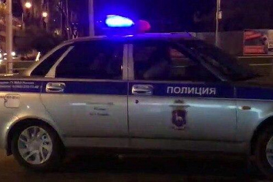 Ночью в Самаре пьяный водитель на Опеле снес ограждение и врезался в ТЦ Захар