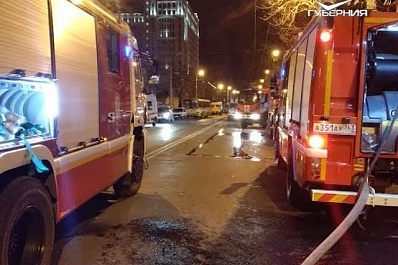 24 человека эвакуировали во время крупного пожара в Самаре