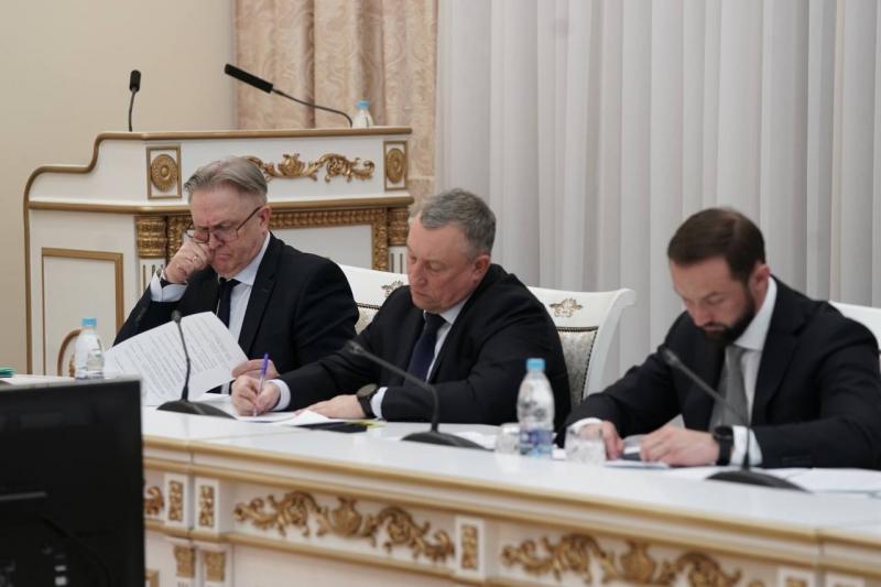 "Главное - профилактика": губернатор Дмитрий Азаров дал ряд поручений главам муниципалитетов по обеспечению противопожарного режима