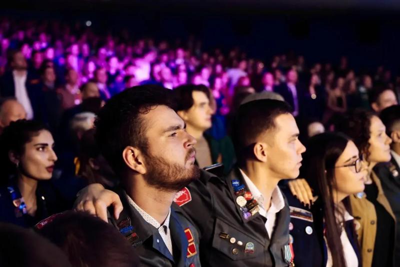 В Самаре губернатор Федорищев поздравил студотряды с закрытием III трудового семестра