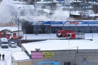 8 марта в Ульяновске на улице Отрадной загорелась автомойка самообслуживания