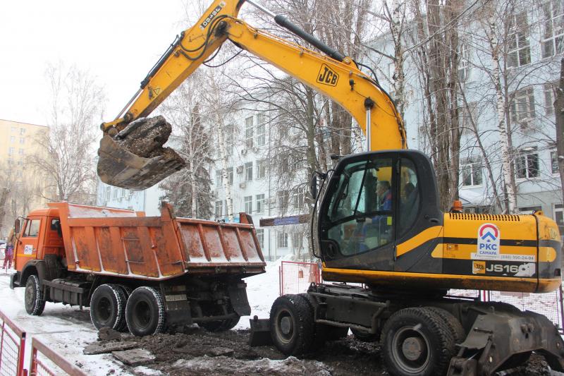 В Самаре перекрыли улицу Ерошевского из-за обновления канализации