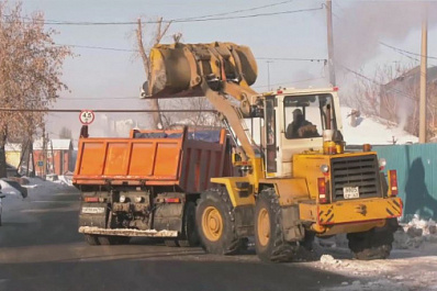 В Самаре более 500 спецмашин расчищают улицы от снега в период аномальных морозов