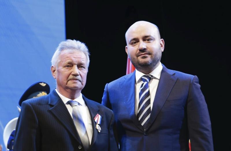 "В заводской семье могу положиться на каждого": обладатель почетного знака Трудовой Славы из Самары рассказал о профессиональном пути