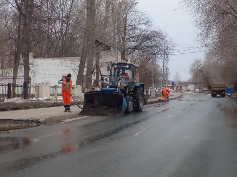 Коммунальные службы и жители Самары вышли на Гагаринский субботник