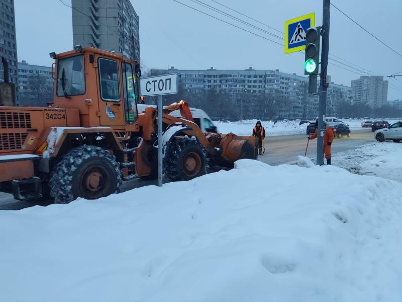В Тольятти 126 единиц техники продолжают расчищать снежные завалы