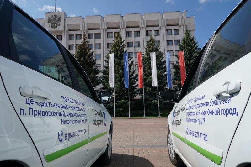 Дмитрий Азаров передал районным больницам новые машины для оказания неотложной помощи