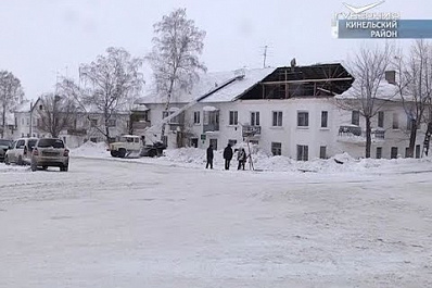 Под тяжестью снега в Самарской области обрушилась кровля дома