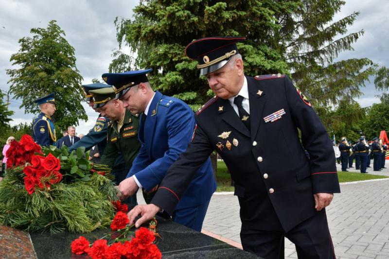Сызранское высшее военное авиационное училище летчиков отмечает 85-летие