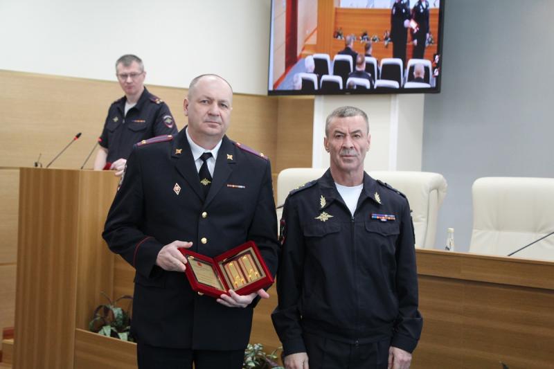 Начальник ГУ МВД России по Самарской области поздравил руководителей с присвоением очередных специальных званий